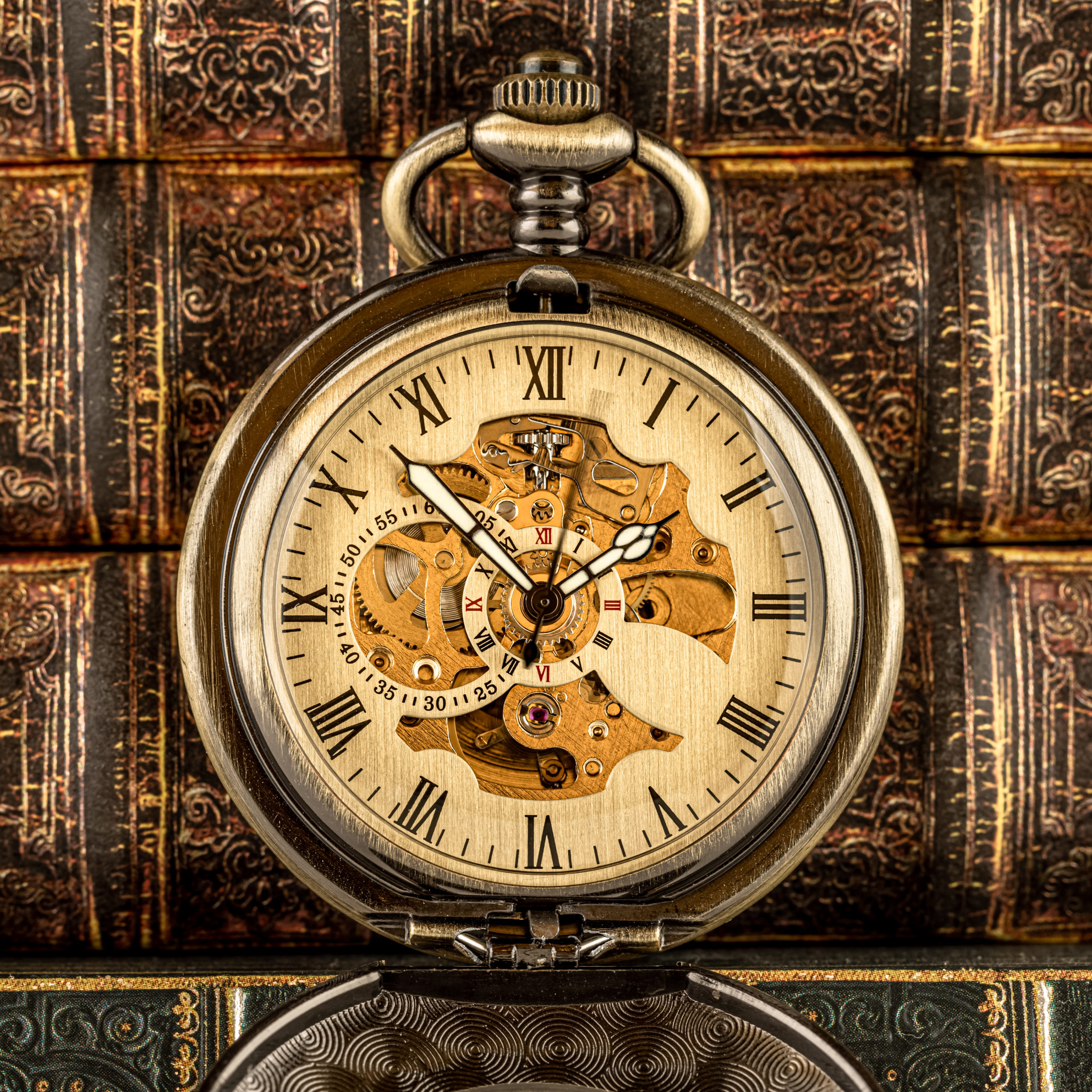 https://academicpartnership.ch/wp-content/uploads/2023/03/antique-clock-dial-close-up-vintage-pocket-watch-2021-08-30-19-01-24-utc-scaled.jpg
